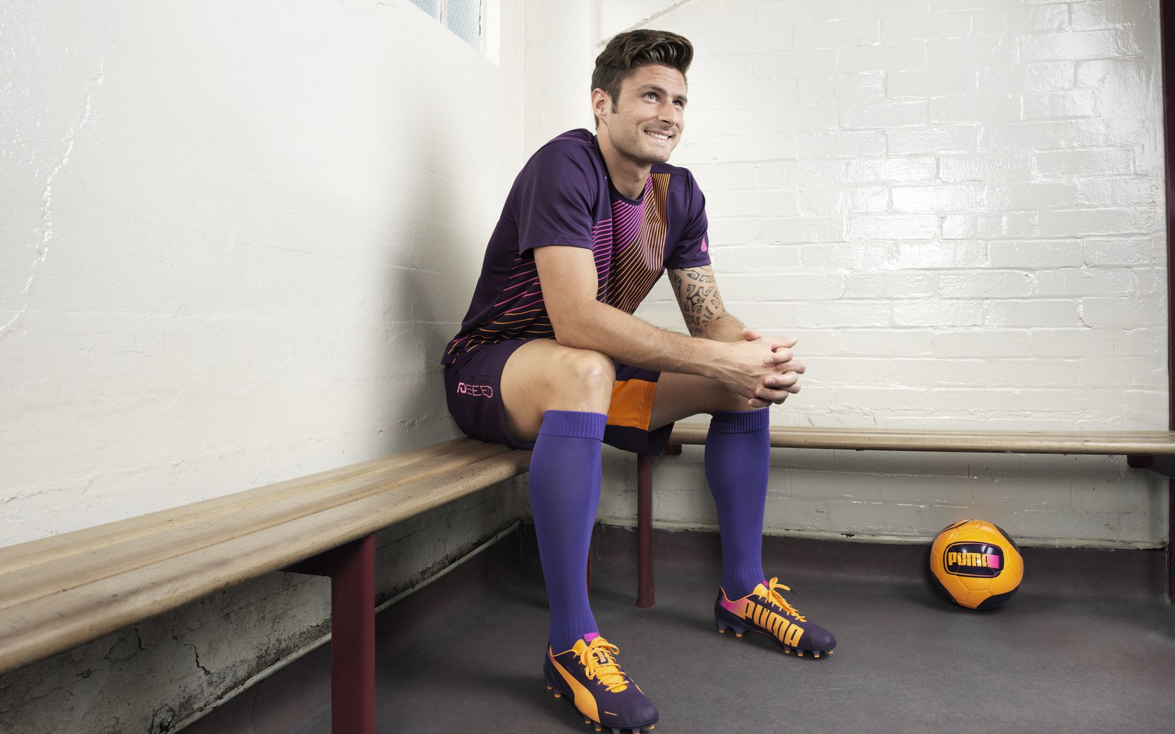 星空体育-英超:桑德兰1-1埃弗顿 争议判罚引热议,桑德兰英甲