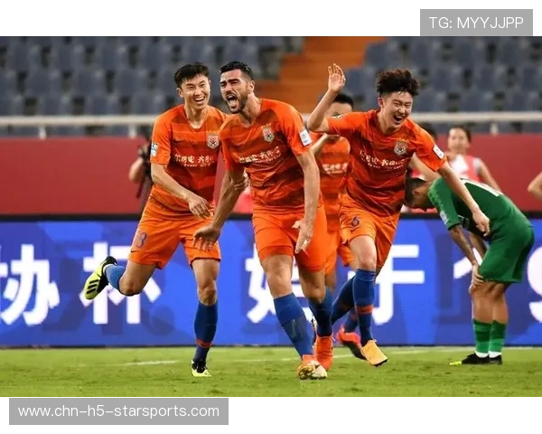 边锋压迫断球，策动破门良机，边锋对战